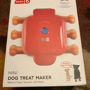 NWT  Mini dog treat maker